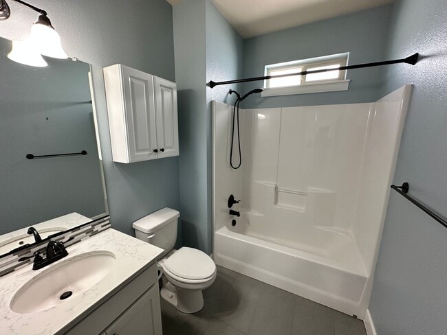 Building Photo - Gorgeous 4 Bedroom 2.5-Bath House in Tigar...