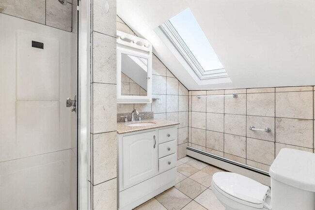 Building Photo - 571 Somerville Ave