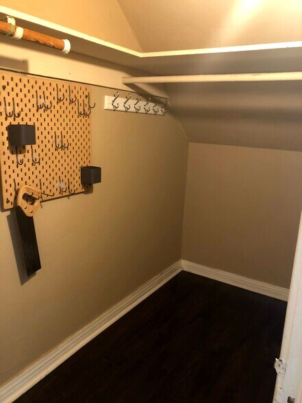 Building Photo - 412 N Orange Grove Ave