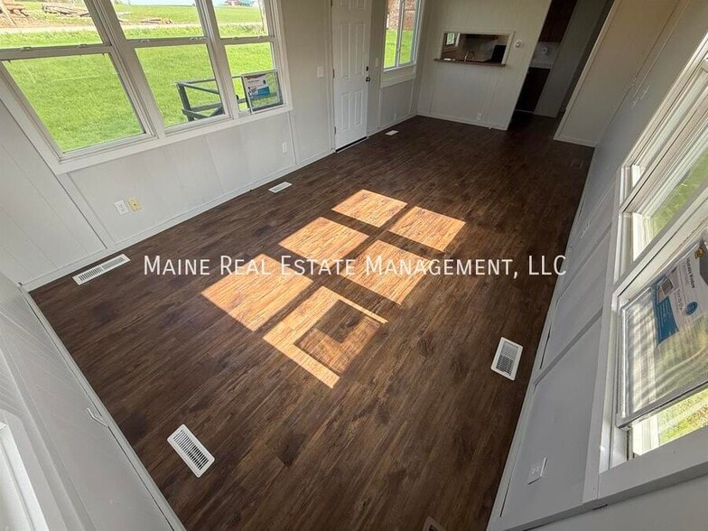 Building Photo - 4 Hall Dr