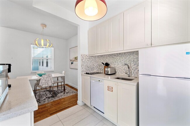 Building Photo - 3015 Seville St