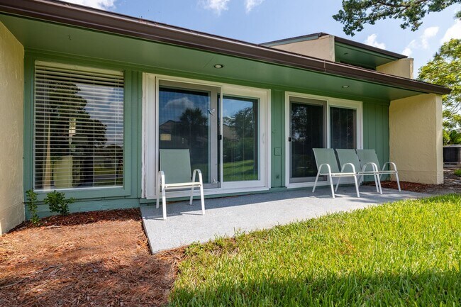 Building Photo - Vacation, Furnished, Townhome 2 Bed/ 1.5 B...
