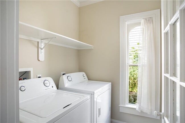 Building Photo - 29 Champlin St