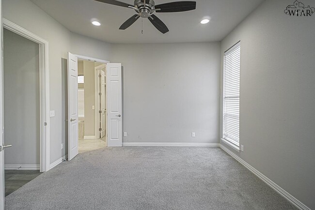 Building Photo - 5007 Southfork Dr