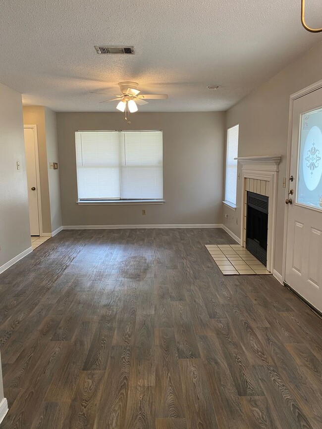 Building Photo - Cozy 1-Bedroom in Cambridge Village