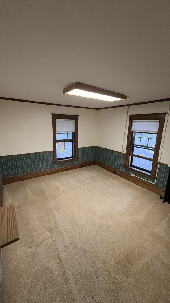Building Photo - Spacious top floor 4 bed 1 bath by UWEC!