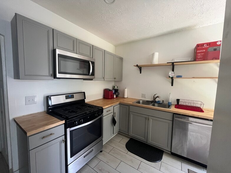 Building Photo - 645 Eastern Ave