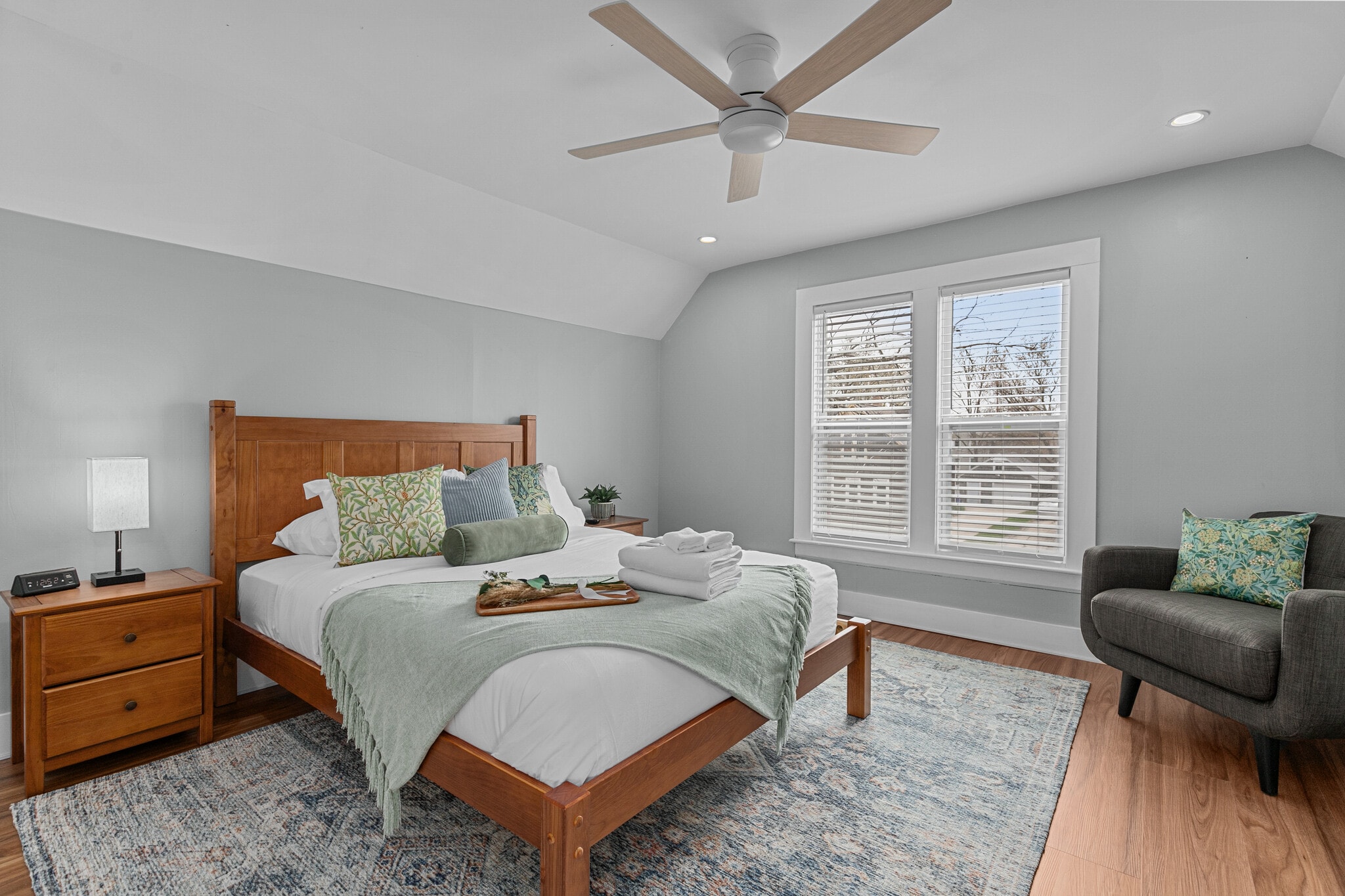 Building Photo - 324 E Commercial St