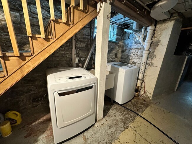 Building Photo - Fully Furnished 3 Bedroom Historic Home in Minneapolis