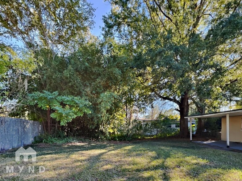 Building Photo - 1033 Busac Ave