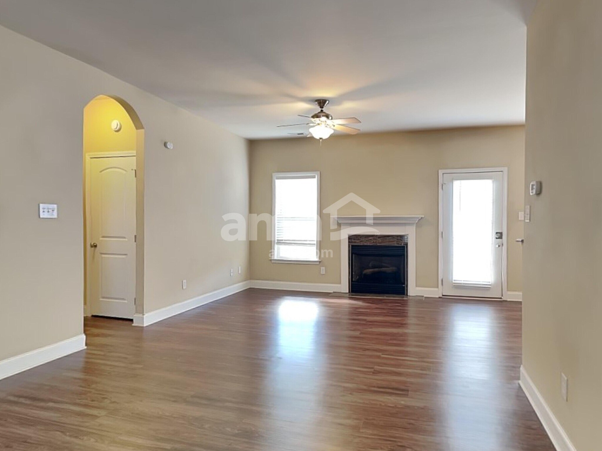 Building Photo - 220 Ash Dr