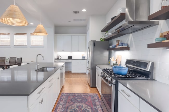 Building Photo - 2817 Sorin St
