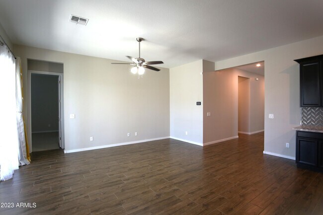 Building Photo - 1201 E Cherrywood Pl