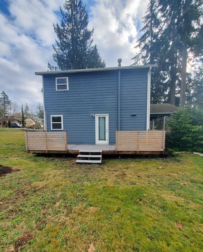 Building Photo - Stunningly Updated Lynnwood Home!