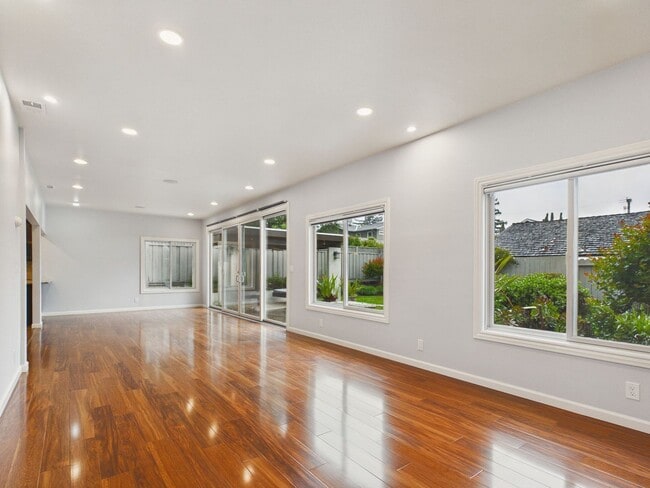 Building Photo - Immaculate Menlo Park house for rent now! $9,100