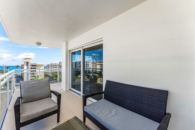 Building Photo - 1160 Hillsboro Mile