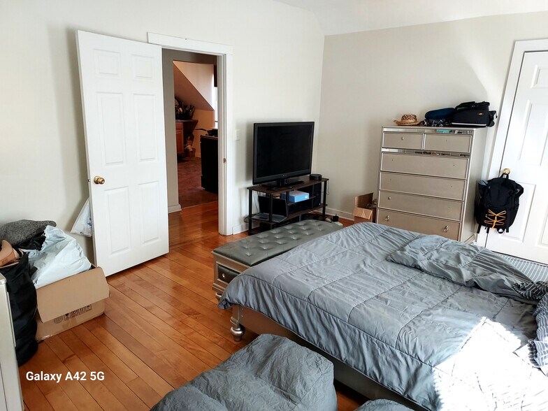 Building Photo - 64 Chase Ave