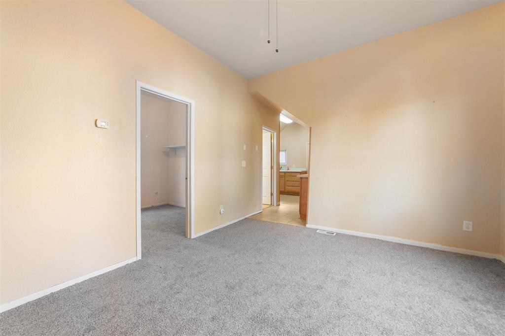 Building Photo - 325 E 8th St