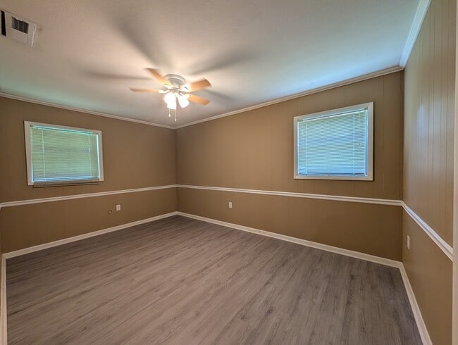 Building Photo - 701 Waters Dr