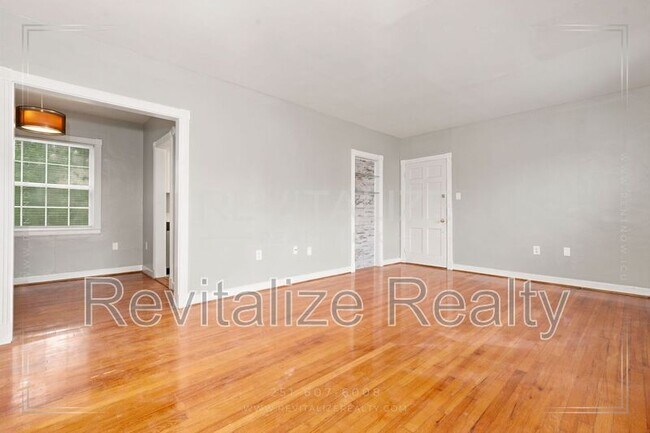 Building Photo - 214 Upham St