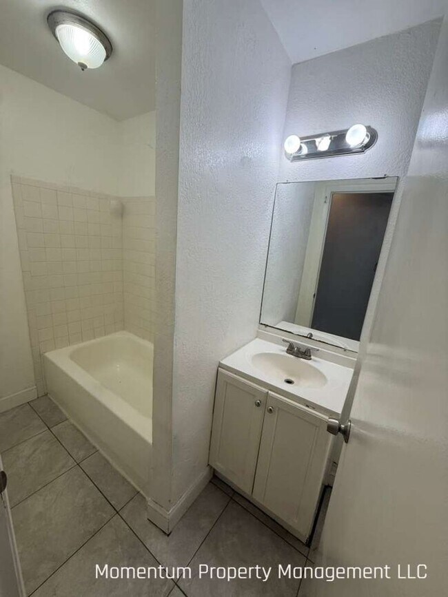 Building Photo - Newly Remodeled 2/1 Duplex- AVAILABLE FOR IMMEDIATE MOVE IN!!
