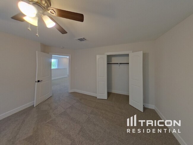 Building Photo - 1221 Bullock Dr