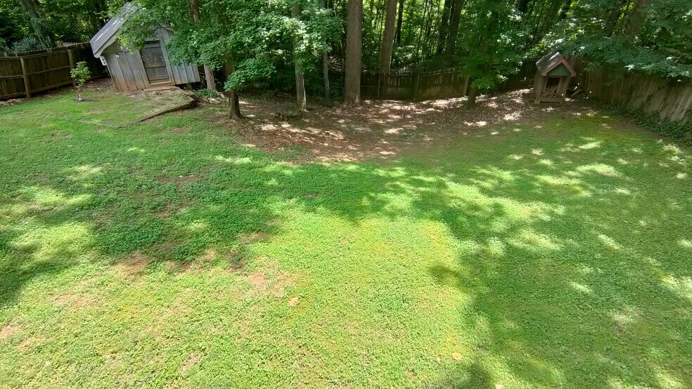 Building Photo - 203 Heidinger Dr
