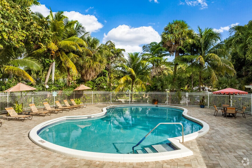 Primary Photo - Sabal Pointe Apartments