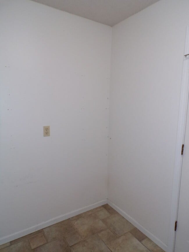 Building Photo - Nice 3 Bedroom 2 Bathroom House In South C...