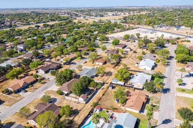 Building Photo - 106 Rawhide Trail