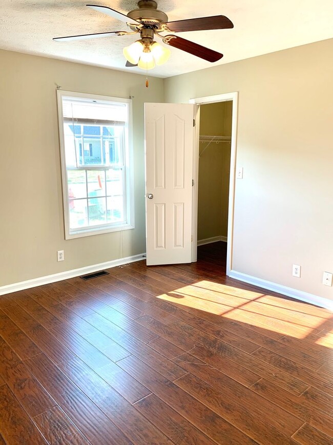 Building Photo - 3425 Foxrun Ln