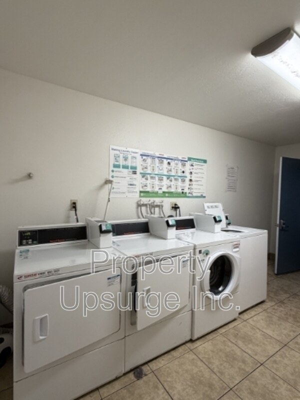 Building Photo - 330 Bird St