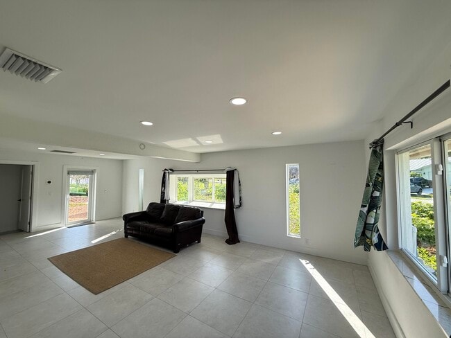 Building Photo - 5814 SE Orange Blossom Trail