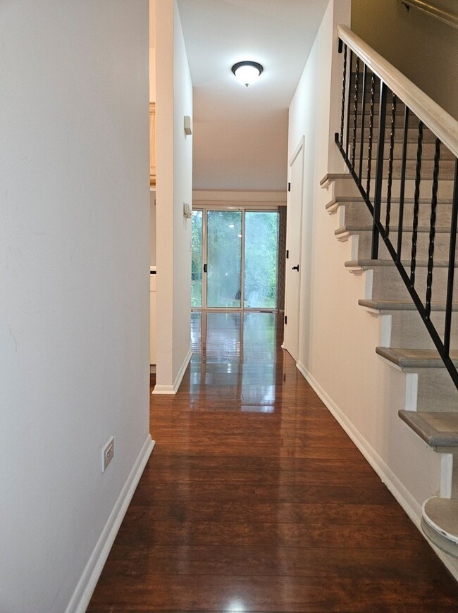 Building Photo - 519 Woodcrest Dr