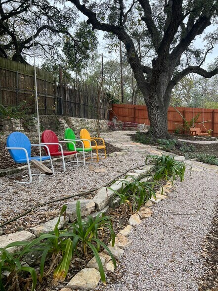 Building Photo - 509 E Live Oak St