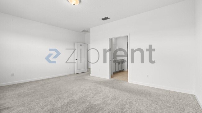 Building Photo - Unit