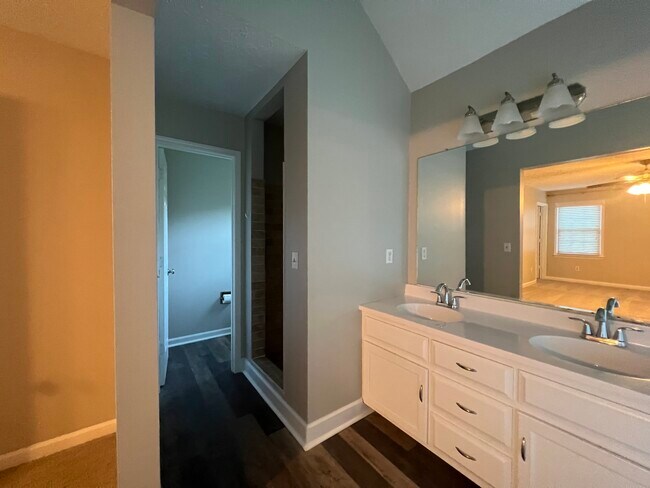 primary en suite - 1221 Settlebench Ln NW