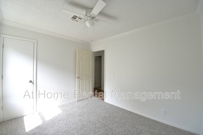 Building Photo - 7114 E 98th St