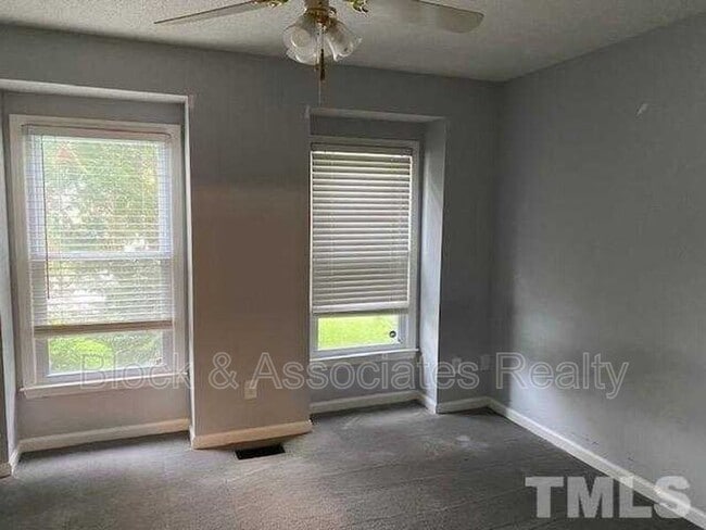 Building Photo - 3612 Pine Knoll Dr
