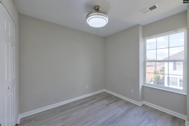 Building Photo - 104 Curvewood Rd