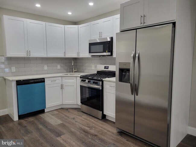 Building Photo - 1514 S 27th St