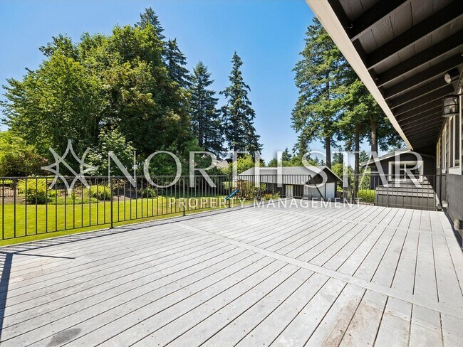 Building Photo - 860 S Skyland Dr