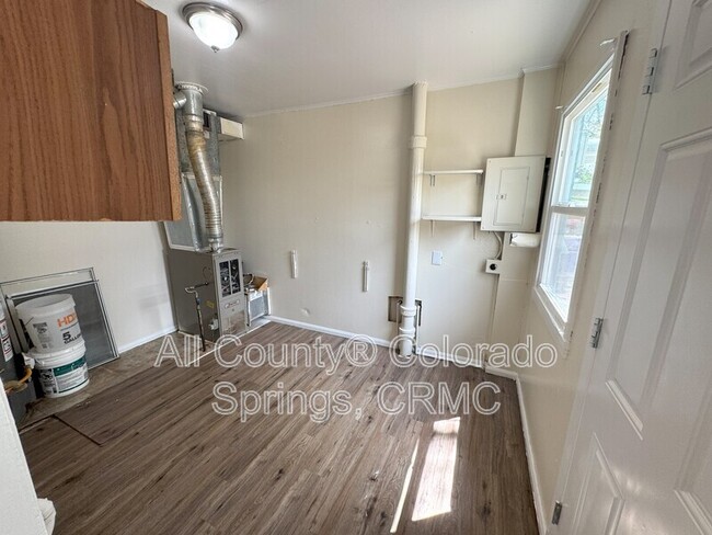 Building Photo - 607 Brookshire Ave