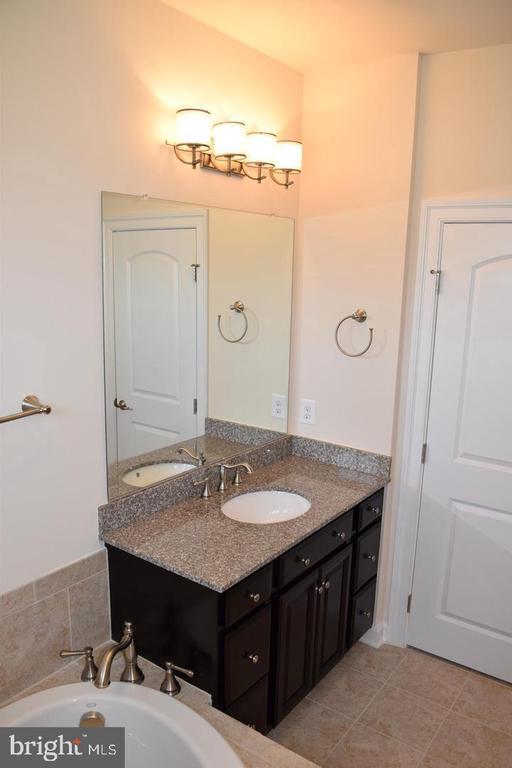 Building Photo - 42159 Tecumseh Hills Dr