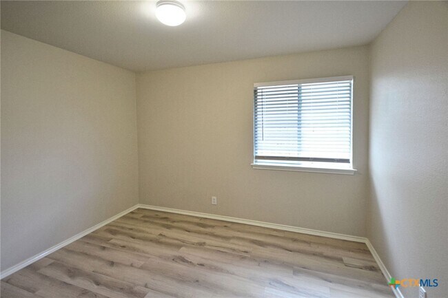 Building Photo - 2489 Medina Dr