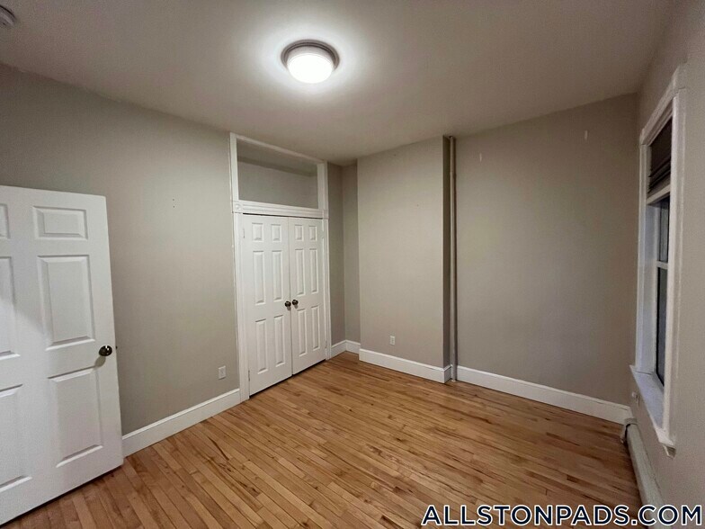 Building Photo - 45 Pratt St