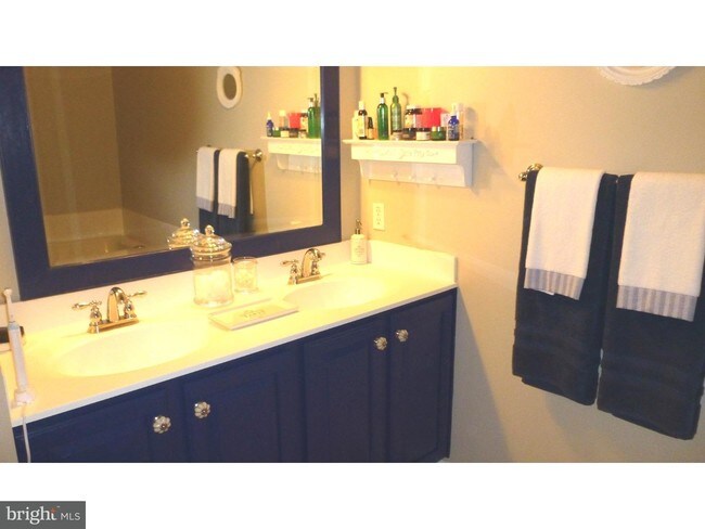 Building Photo - 209 Creekside Dr