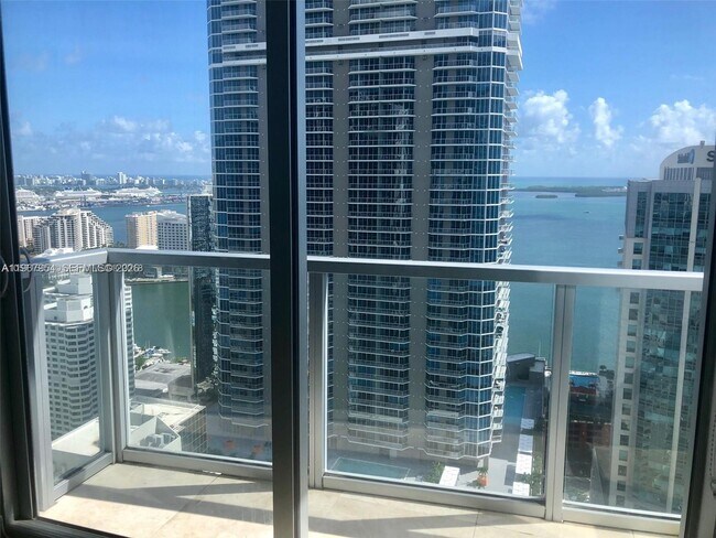 Building Photo - 1060 Brickell Ave