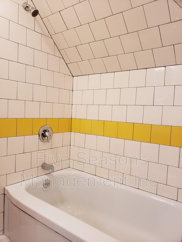 Building Photo - 369 S Winooski Ave