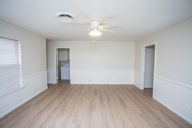 Building Photo - "Charming 3-Bed Retreat in Lubbock with Granite Accents & Spacious Living!"